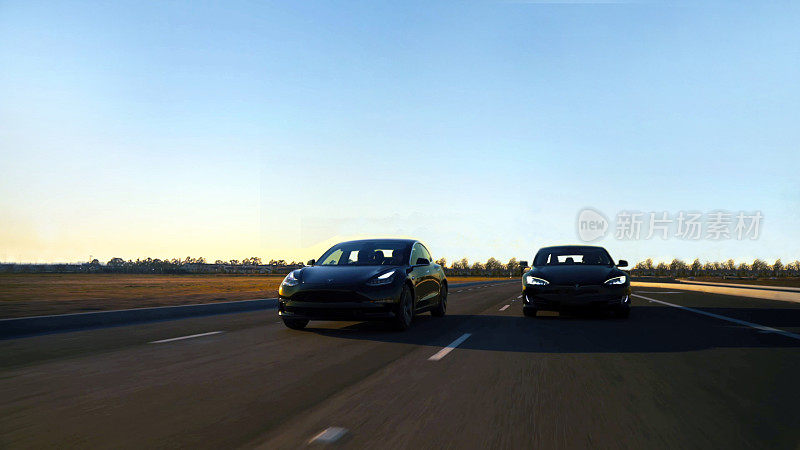 一辆黑色特斯拉Model 3和一辆黑色特斯拉Model S在路上行驶。背景是自然、树木和森林。